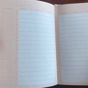 Undated weekly timed planner agenda